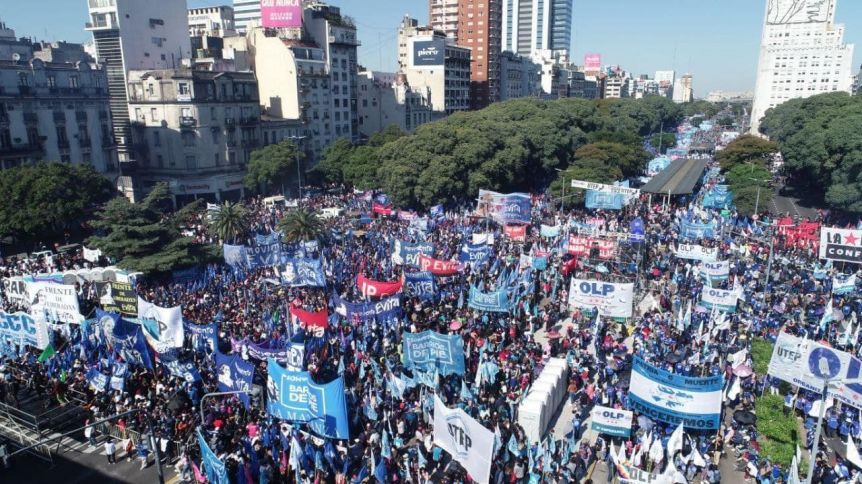 Arde la batalla por el manejo de planes sociales y escala el conflicto con los piqueteros