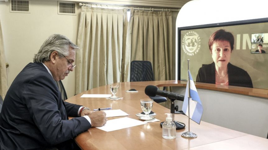 El Gobierno quintuplica el déficit, pero se asegura un nuevo desembolso del FMI