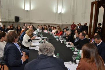 Sileoni dio la cara en la Legislatura: inversión y avances en la gestión educativa