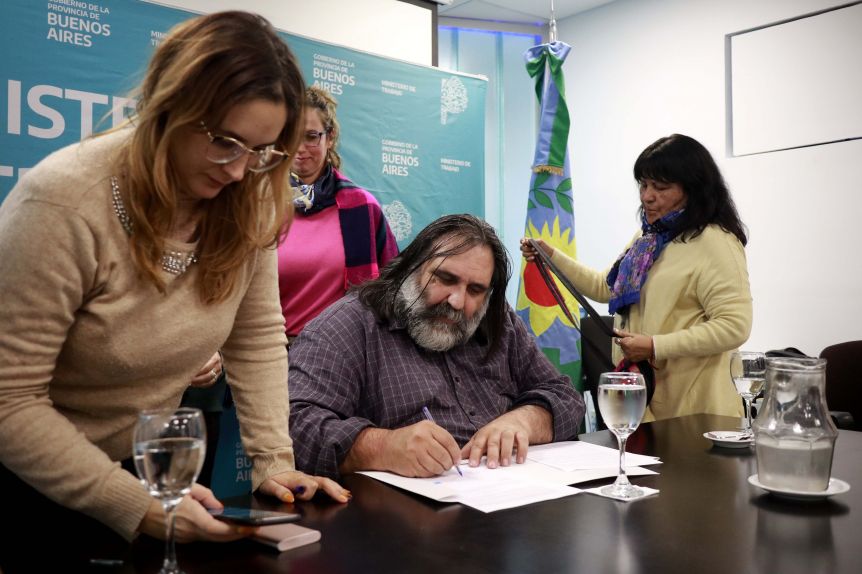 Guiño a Baradel: la Provincia condonó una millonaria deuda que le impuso Vidal
