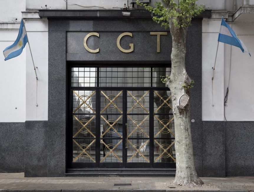 Con la lupa sobre el Gobierno, la CGT evalúa los pasos a seguir y amenaza con una medida