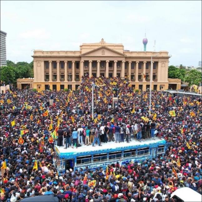 Sri Lanka: el presidente y el primer ministro anuncian su renuncia tras masiva protesta