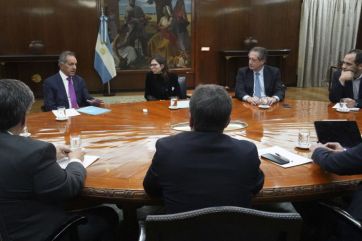 Batakis mete bisturí en el Estado en busca del equilibrio fiscal y los gremios ya están alerta