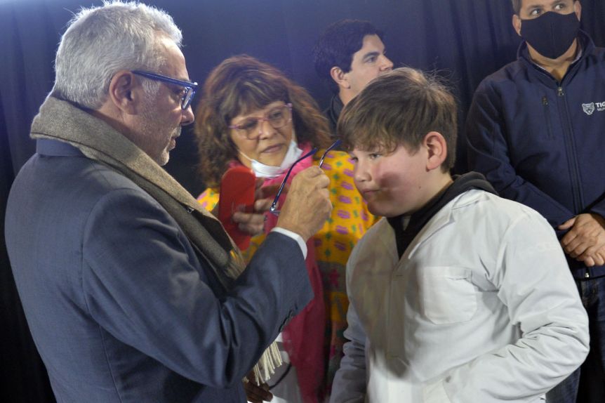 El Municipio de Tigre realizó una nueva entrega de anteojos a estudiantes del distrito