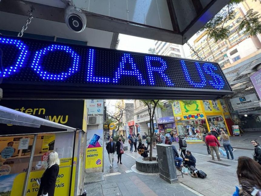 Hasta dónde llegará: el dólar blue trepa a $318 y rompe el récord de ayer