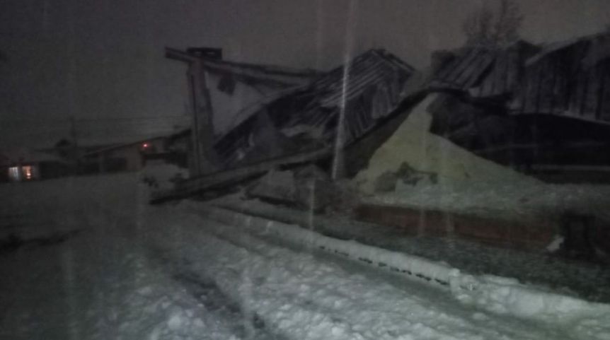 Se derrumbó el gimnasio Municipal de El Hoyo tras fuerte temporal de nieve