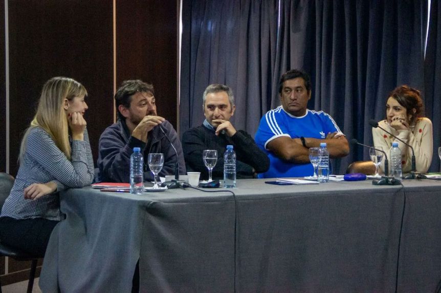 Tras los anuncios, una amenaza de ruptura en el FdT que preocupa en la Legislatura