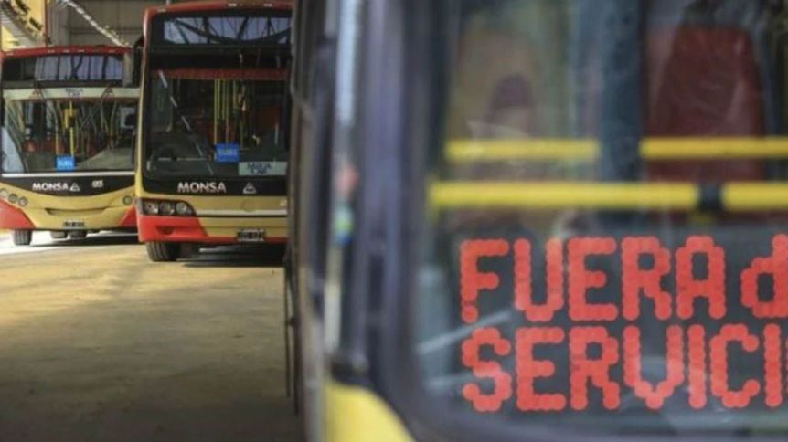 Se paran de manos: empresarios suspenden servicios nocturnos y reducen las frecuencias