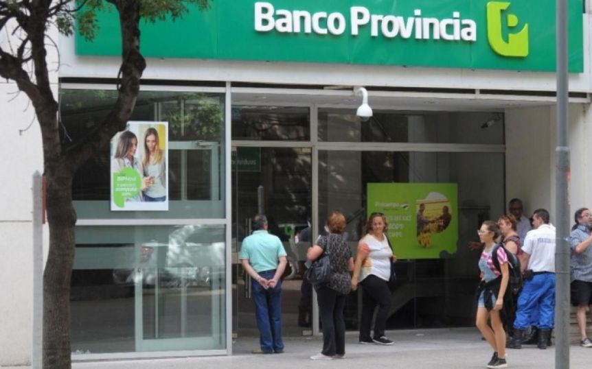 Paro de bancos complica la atención al público este miércoles