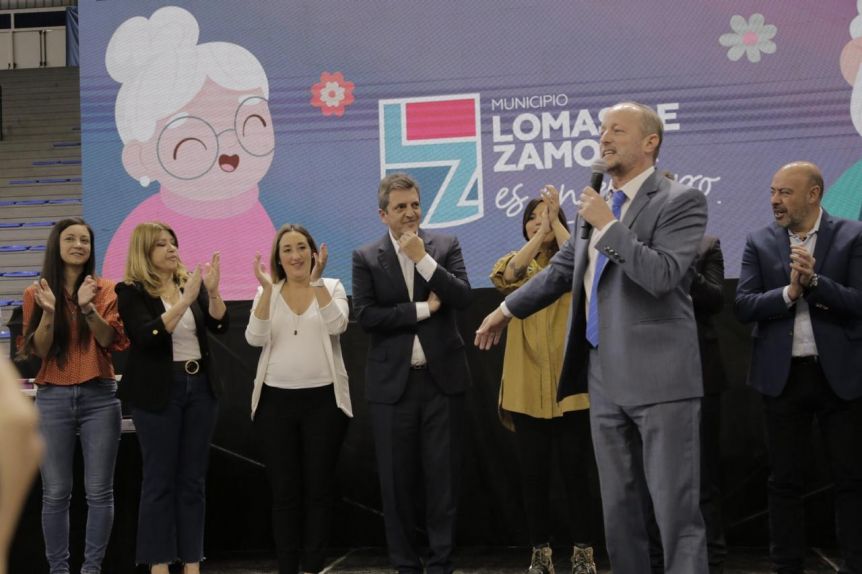 Insaurralde y Massa en Lomas: encabezaron un acto por el Día del Jubilado y se reunieron con empresarios de CAME y Bomberos Volunt