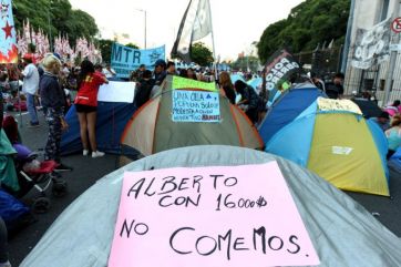 Los movimientos sociales piden más planes y se avecina una semana con más cortes