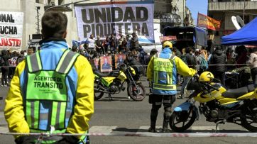 Los movimientos sociales piden más planes y se avecina una semana con más cortes