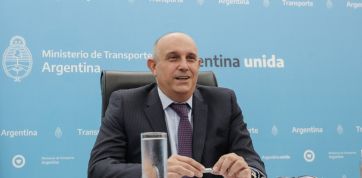 Entre garrapiñadas y pan dulce: el gobierno prepara un fuerte aumento en micros y trenes