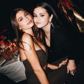 Selena Gómez puso fin a los rumores y posó junto a Hailey Bieber