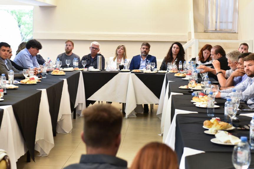 Kicillof, Máximo e intendentes: cumbre oficialista con temas candentes en el menú