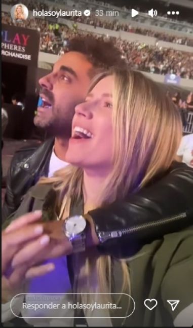 Laurita Fernández y su nuevo novio disfrutaron del recital de Coldplay