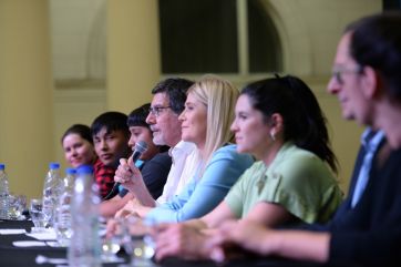 Magario premió a adolescentes en el Senado y destacó: 