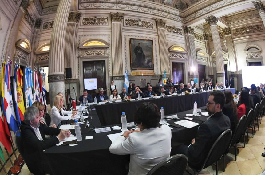 Magario encabezó la primera cumbre de gobernadores latinoamericanos