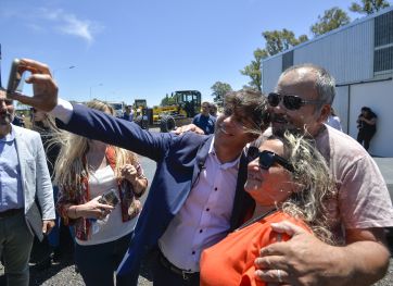 Kicillof visitó distrito oficialista y volvió a sus características 'mateadas’