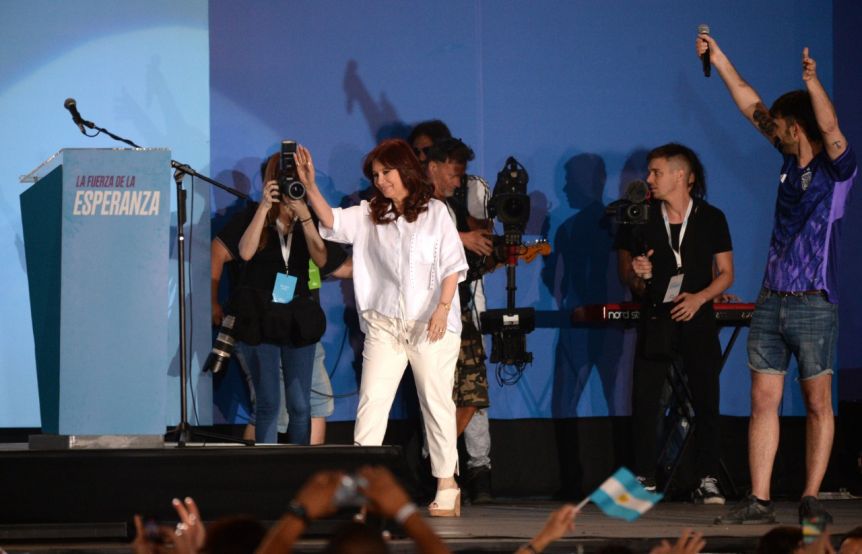 Al ritmo de “Cristina Presidenta”, la vice dijo: Todo en su medida y armoniosamente