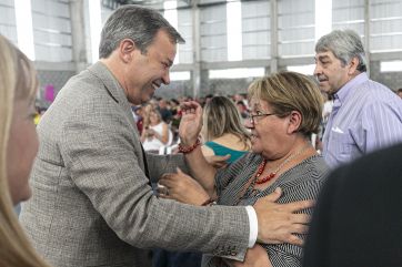 Cascallares encabezó entrega de escrituras en Almirante Brown