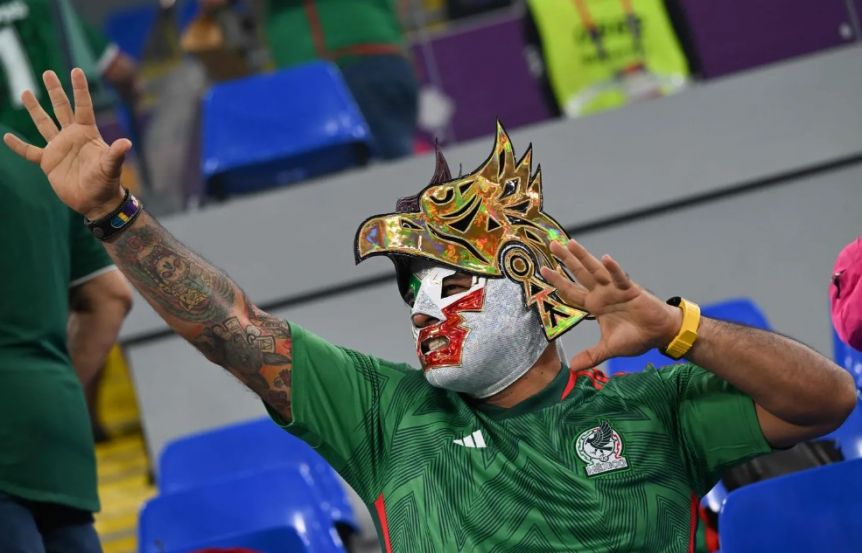 Los disfraces de los hinchas que fueron furor en el partido de México y Polonia