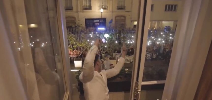 Locura por Ricky Martin: una multitud le dio la bienvenida en la puerta del hotel en Recoleta