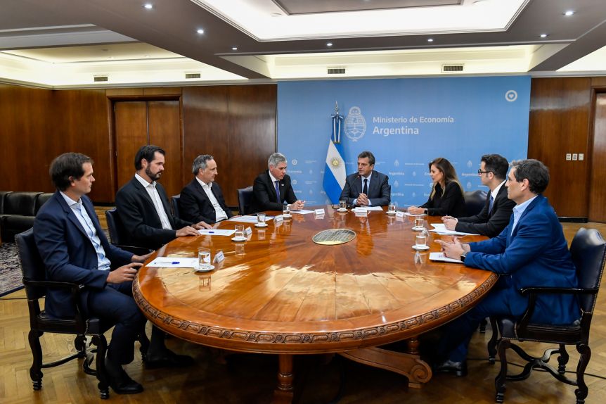 Sergio Massa acordó con las petroleras una suba de hasta el 4% mensual