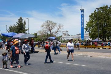 Fin de año caliente: piqueteros reclaman alimentos en los grandes supermercados