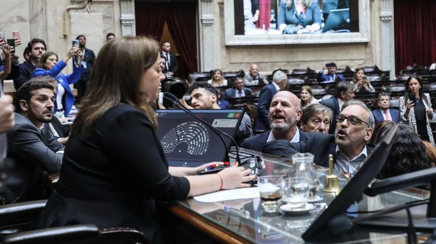 En medio de un clima de tensión, se paraliza la actividad en Diputados