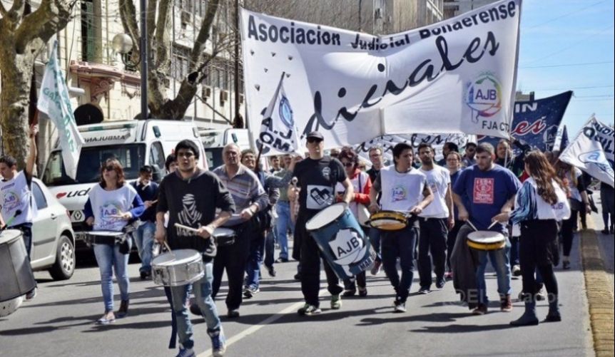 Kicillof no tiene paz: los judiciales también piden reabrir paritarias