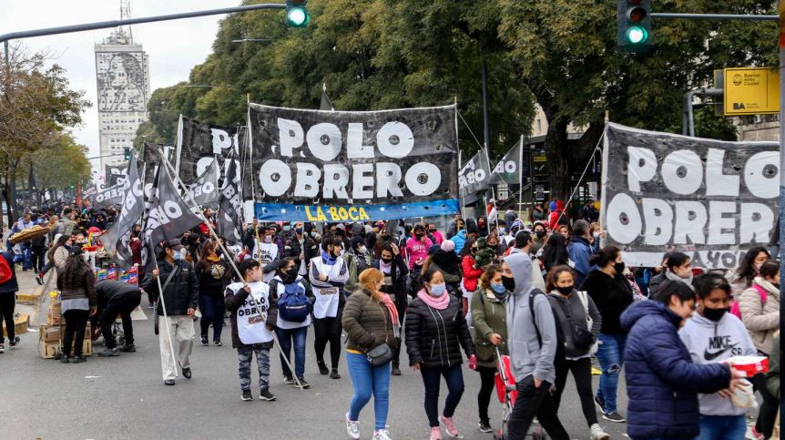 Sube la temperatura en las calles: piqueteros reclaman por planes sociales y el kirchnerismo moviliza por Cristina