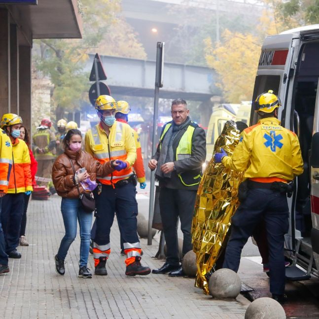 Pánico en Barcelona: al menos 150 heridos tras choque de trenes