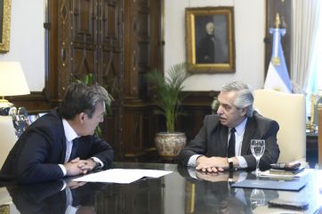 Dura embestida del gobierno a jueces y empresarios por el vuelo a Lago Escondido