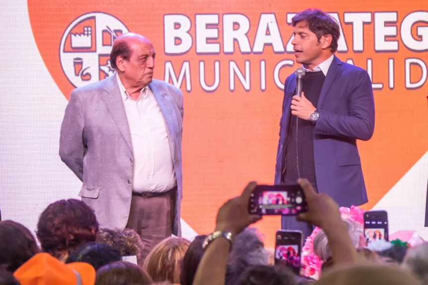 Un histórico intendente del Conurbano volvió a pedir la reelección para Kicillof
