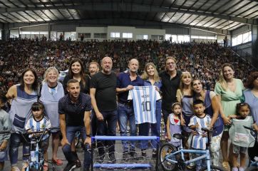 Insaurralde y Di Tullio entregaron materiales didácticos y pedagógicos a jardines de Lomas