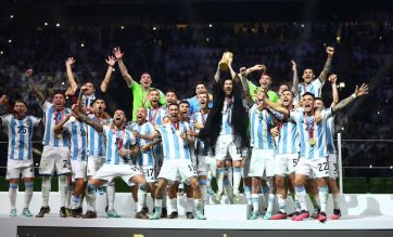 Los políticos celebran el campeonato mundial