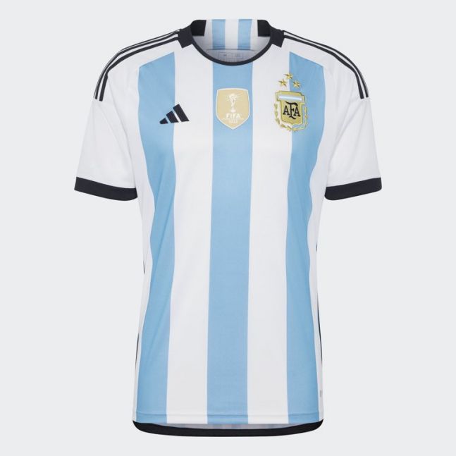 Furor por la nueva camiseta de Argentina con las tres estrellas