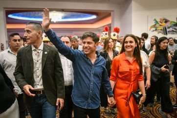 Las recorridas y estrategias de los candidatos en la playa