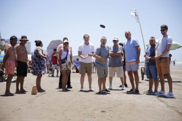 Las recorridas y estrategias de los candidatos en la playa