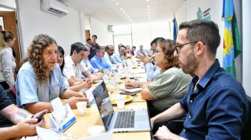 Sin oferta oficial, docentes y estatales expresaron sus reclamos en la mesa de paritarias