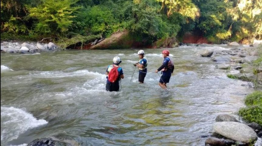 Tucumán: una mujer intentó sacarse una selfie, cayó al río y murió ahogada