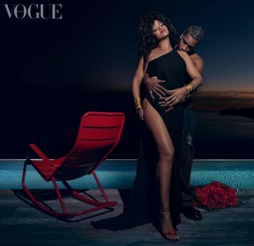 Rihanna se destapó y posó por primera vez con su familia en la nueva tapa de Vogue