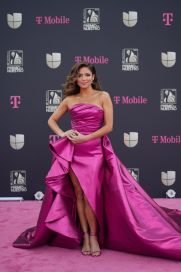 Premios Lo Nuestro 2023: los mejores looks de la alfombra roja