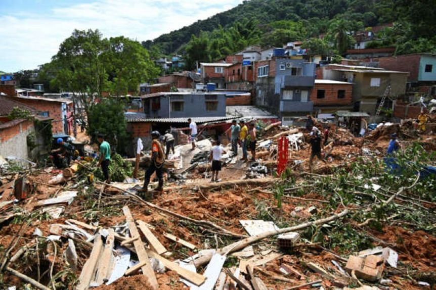 Inundaciones y derrumbes en Brasil: 54 muertos y más de 4000 de evacuados