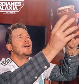 La emoción de Chris Pratt al recibir la remera de la selección argentina