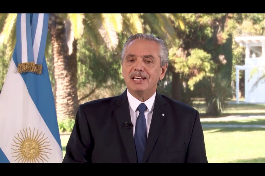 Duras críticas y pocas muestras de apoyo para el Presidente tras su discurso contra la Corte