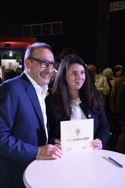 Senador del FdT presentó su libro en la Feria Internacional de Buenos Aires