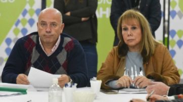 Están en una banca y buscan sentarse en el sillón de un municipio bonaerense