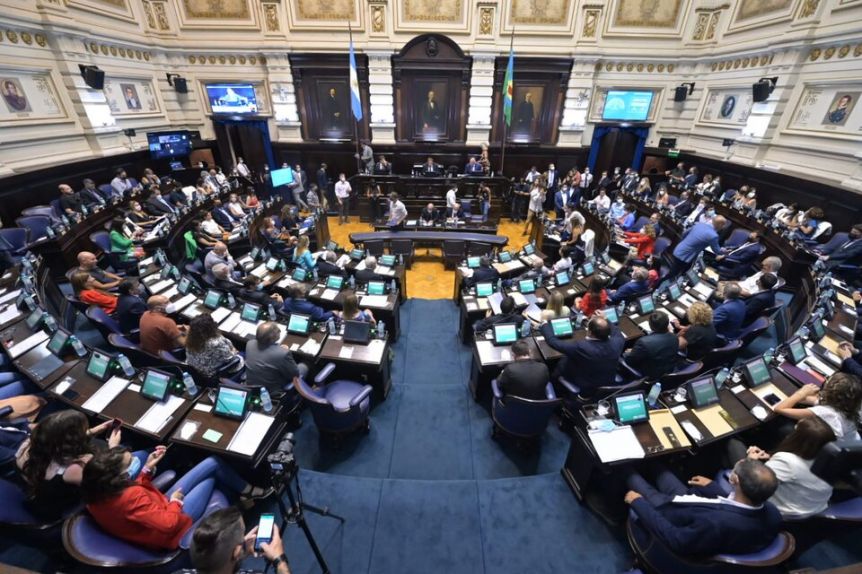 Reelección indefinida: los 55 intendentes bonaerenses beneficiados por la ley